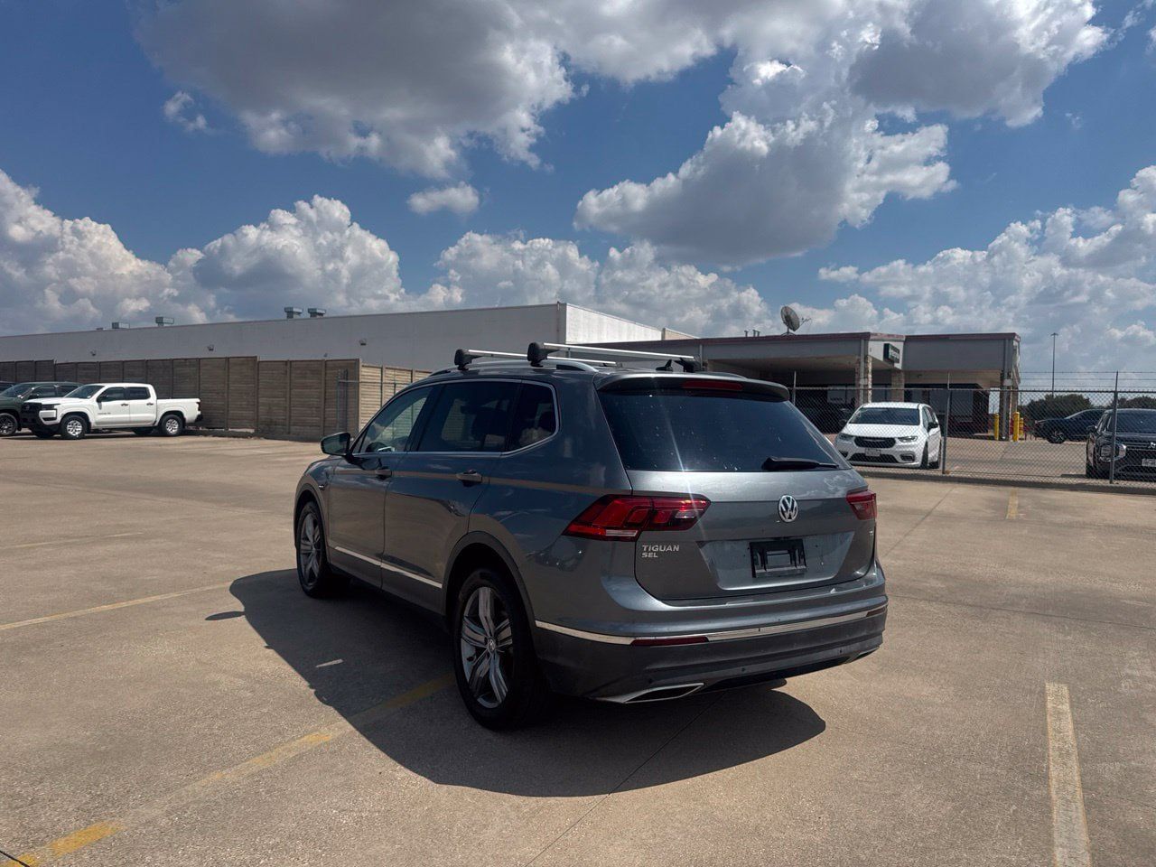 Used 2018 Volkswagen Tiguan SEL Premium FWD image 17