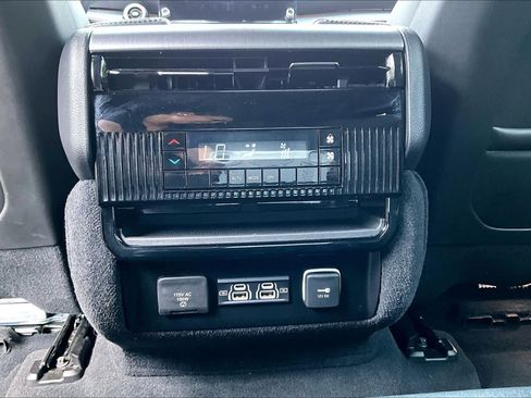 Used 2025 Jeep Wagoneer 4WD image 38