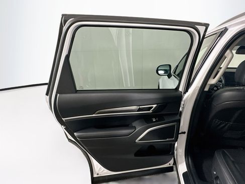 Used 2025 Kia Telluride S FWD image 27