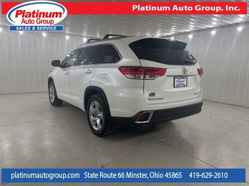 Used 2018 Toyota Highlander Limited image 3