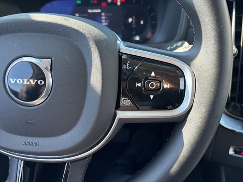 Certified 2025 Volvo XC90 B6 Plus image 24