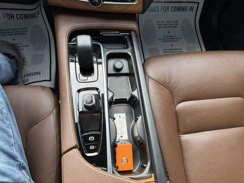 Used 2024 Volvo XC90 B5 Plus w/ Protection Package Premier image 21