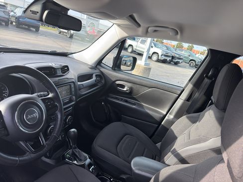 Used 2016 Jeep Renegade Latitude image 24