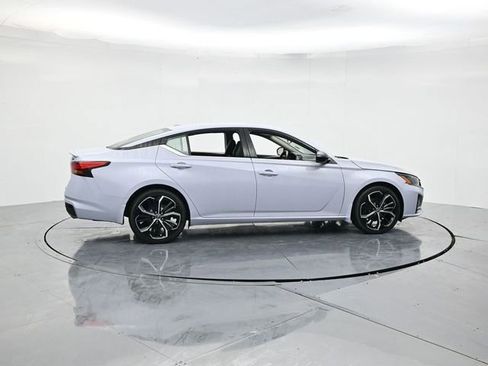 Used 2023 Nissan Altima 2.5 SR image 2