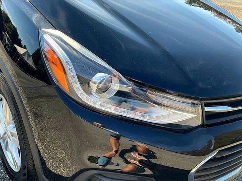 Certified 2021 Chevrolet Trax LT image 27