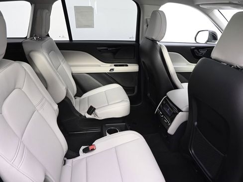 New 2026 Lincoln Aviator AWD image 18