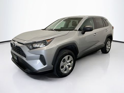 Used 2022 Toyota RAV4 LE FWD image 3
