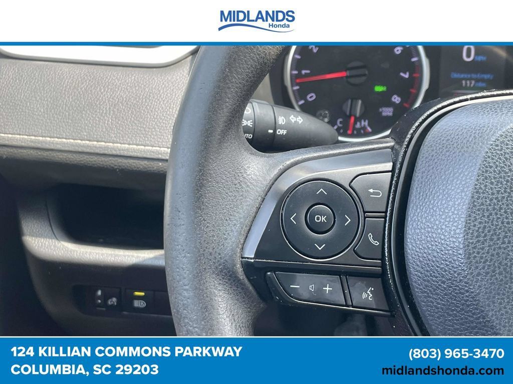 Used 2021 Toyota RAV4 XLE AWD/4WD image 20