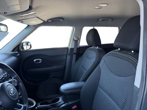 Used 2016 Kia Soul + FWD image 10