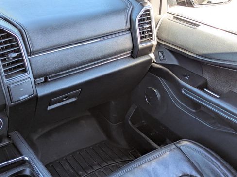Used 2018 Ford Expedition Limited image 18