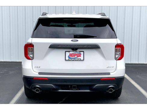 Used 2022 Ford Explorer XLT w/ Equipment Group 202A AWD/4WD image 4