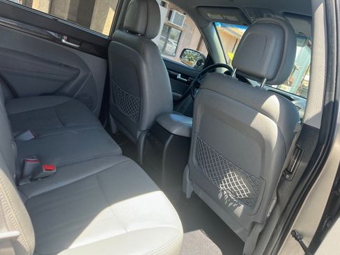 Used 2015 Kia Sorento LX FWD image 29