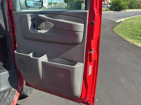 Used 2014 GMC Savana 2500 RWD image 17