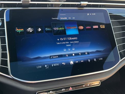 Used 2025 Mercedes-Benz E 350 Sedan image 23