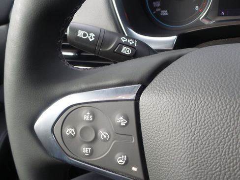 Used 2023 Chevrolet Traverse LT image 17