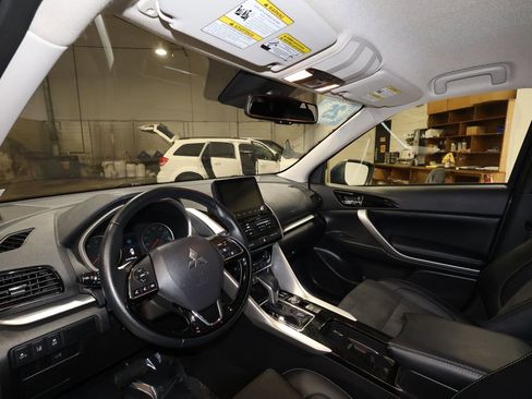 Used 2025 Mitsubishi Eclipse Cross Black Edition image 9