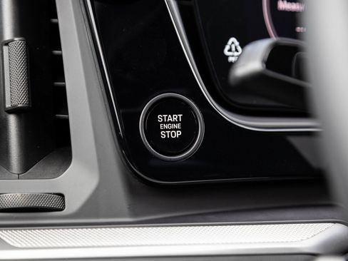 Certified 2025 Porsche Cayenne Coupe image 17