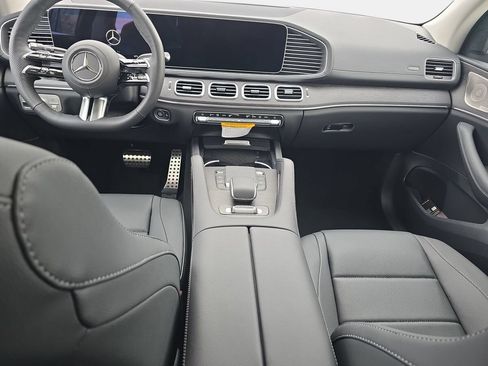 New 2026 Mercedes-Benz GLS 450 4MATIC image 9