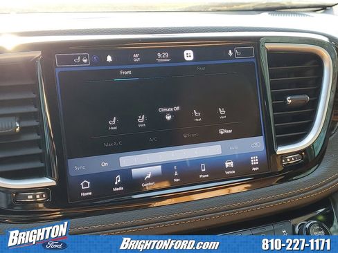 Used 2021 Chrysler Pacifica Pinnacle AWD/4WD image 29