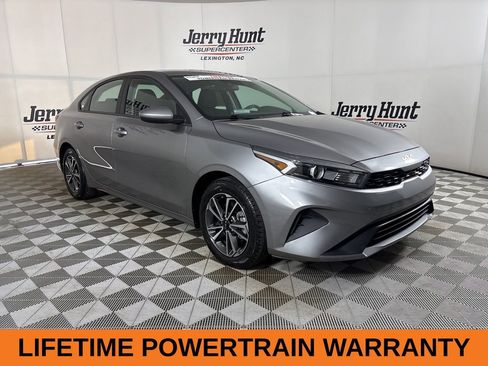 Used 2023 Kia Forte LXS image 4
