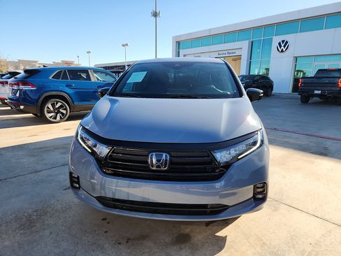 Used 2024 Honda Odyssey Sport image 2
