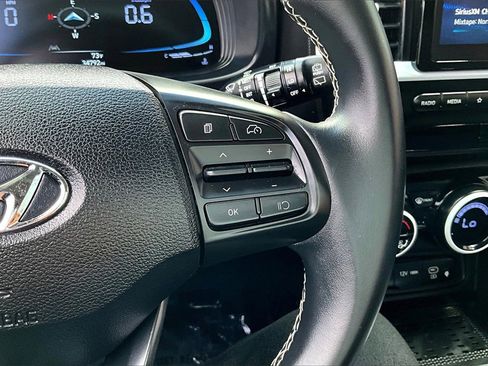 Used 2023 Hyundai Venue Limited image 18