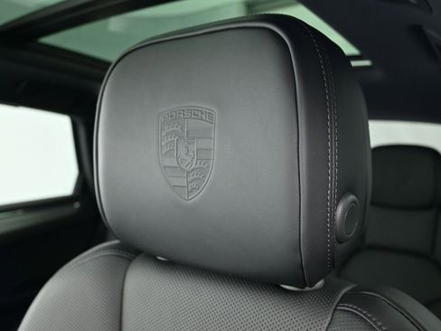 Certified 2026 Porsche Macan image 20