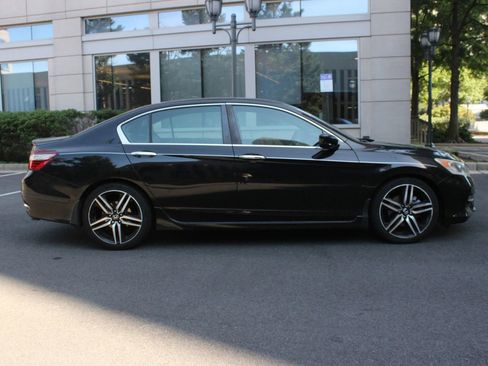 Used 2017 Honda Accord Sport Special Edition image 6