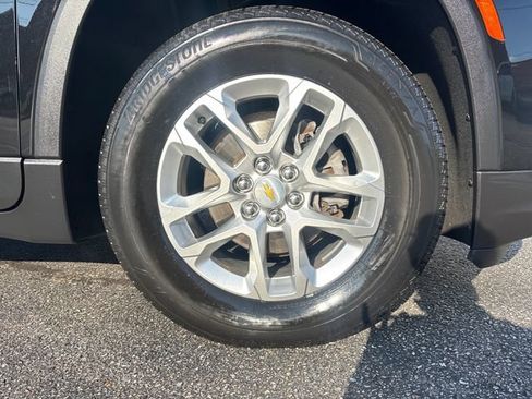 Used 2023 Chevrolet Traverse LS AWD/4WD image 9