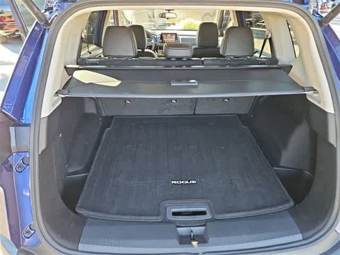 Used 2022 Nissan Rogue SV w/ SV Premium Package image 33