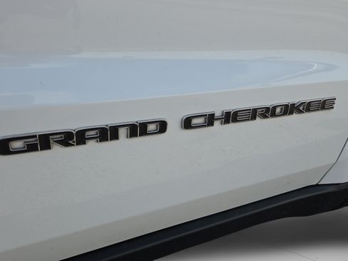 Used 2019 Jeep Grand Cherokee Limited w/ Luxury Group II RWD image 39