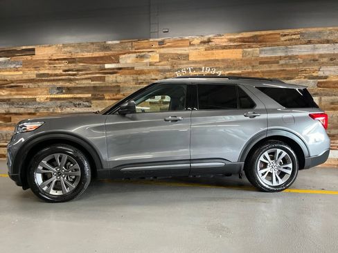 Used 2021 Ford Explorer XLT w/ Equipment Group 202A RWD image 18