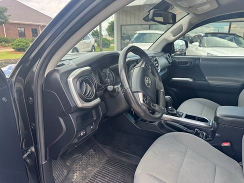 Used 2018 Toyota Tacoma SR5 RWD image 14