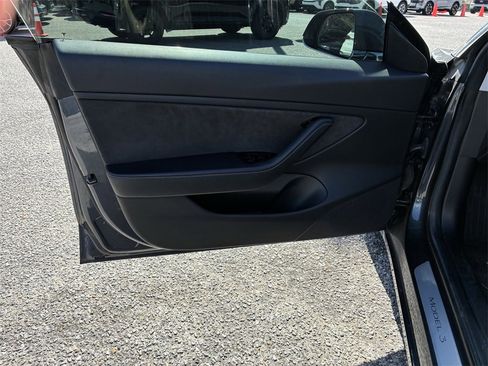 Used 2018 Tesla Model 3 Long Range image 13