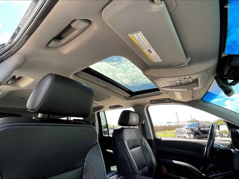 Used 2019 Chevrolet Suburban Premier image 12