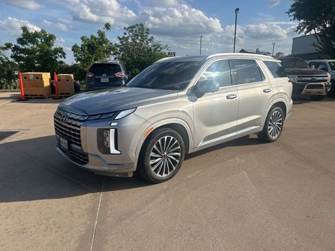 Used 2024 Hyundai Palisade Calligraphy image 1