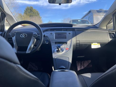 Used 2015 Toyota Prius Four image 16