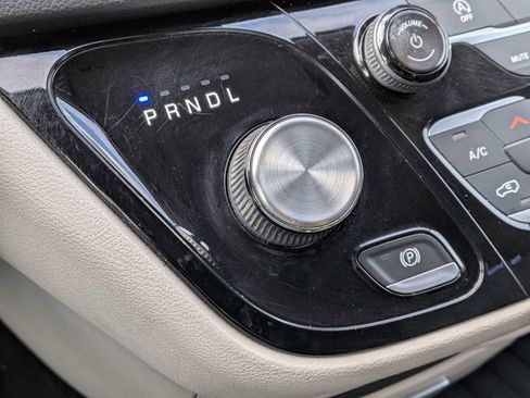 Used 2018 Chrysler Pacifica Touring Plus image 29