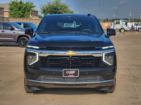Used 2025 Chevrolet Suburban LS RWD image 10