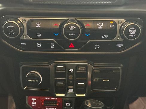 Used 2019 Jeep Wrangler Unlimited Rubicon AWD/4WD image 15