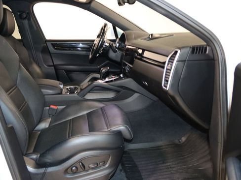 Used 2023 Porsche Cayenne Coupe w/ Towing Package w/o Tow Ball AWD/4WD image 63