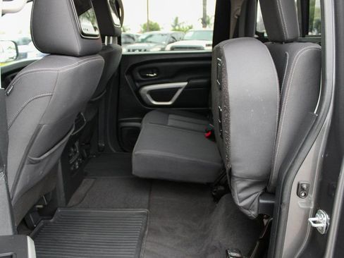 Used 2021 Nissan Titan SV w/ SV Convenience Package image 36