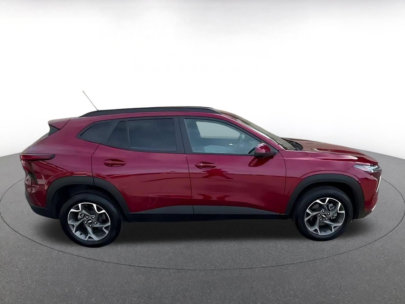 Used 2025 Chevrolet Trax LT w/ LT Convenience Package FWD image 15