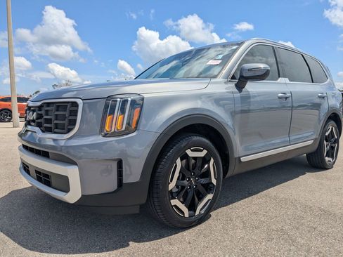 Used 2024 Kia Telluride S w/ S Sunroof Package FWD image 9