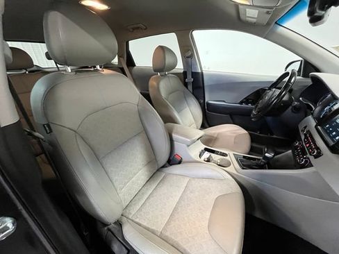 Used 2018 Kia Niro EX FWD image 9