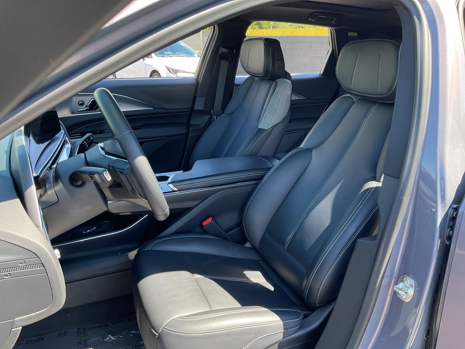 Used 2024 Cadillac Lyriq Tech RWD image 18
