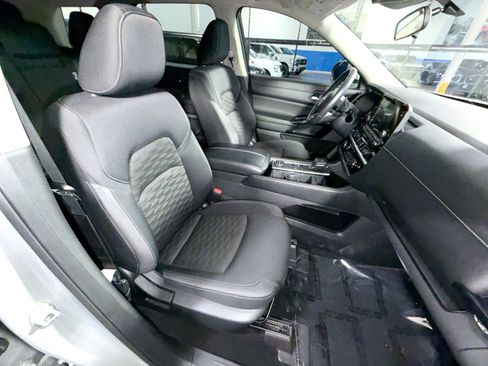 Used 2022 Nissan Pathfinder SV AWD/4WD image 25