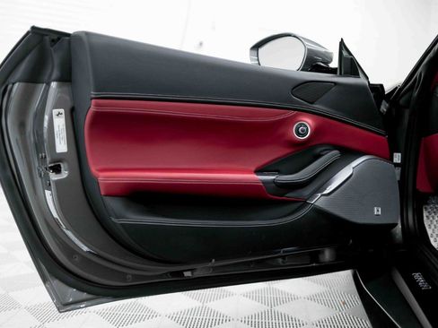 Used 2020 Ferrari Portofino RWD image 52