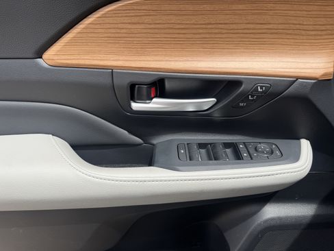 Certified 2026 Toyota Grand Highlander AWD image 18