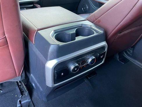 Used 2024 Ford Expedition Limited image 27